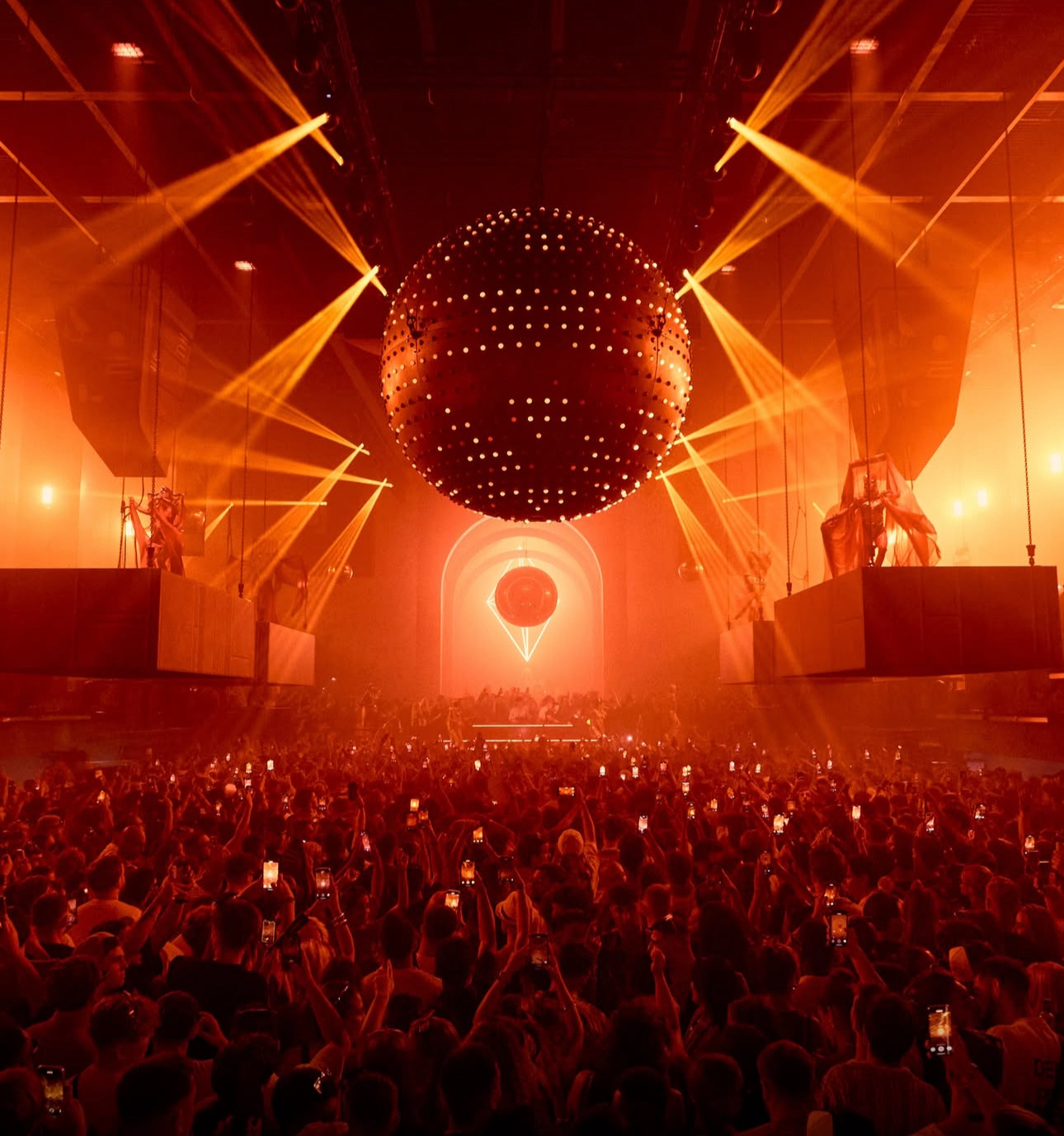 PARADISE - SANDS OF SOLARIS SPHERICAL LED STAGE WITH ORANGE BEAMS
